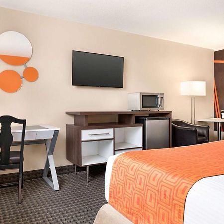Howard Johnson By Wyndham Gravenhurst Esterno foto