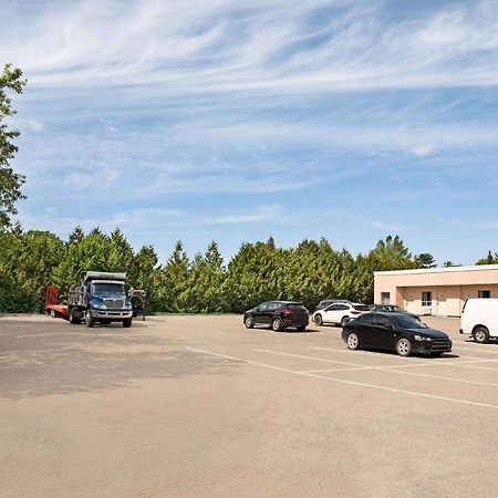Howard Johnson By Wyndham Gravenhurst Esterno foto