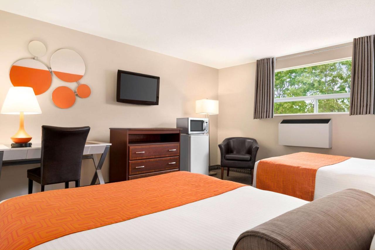 Howard Johnson By Wyndham Gravenhurst Esterno foto