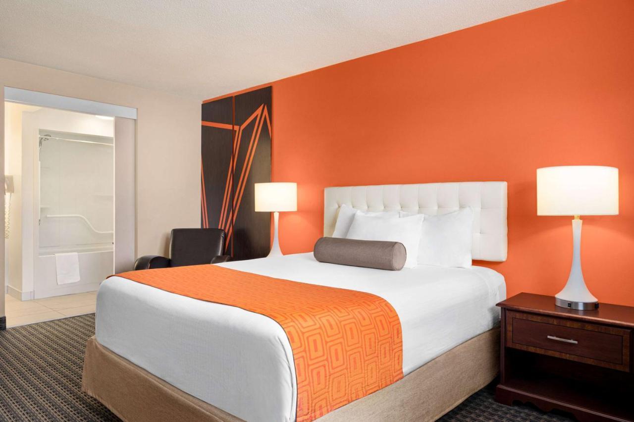 Howard Johnson By Wyndham Gravenhurst Esterno foto