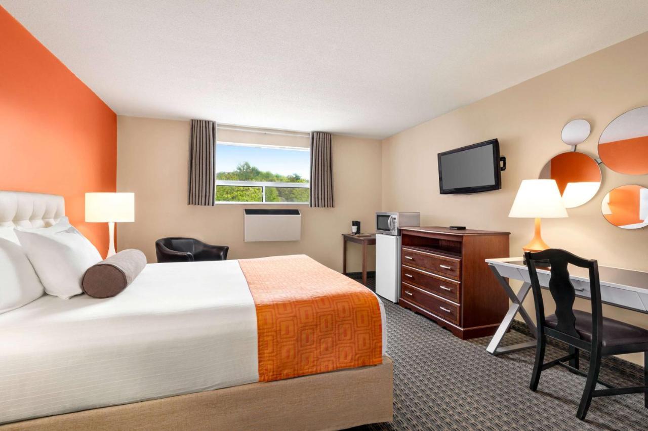 Howard Johnson By Wyndham Gravenhurst Esterno foto