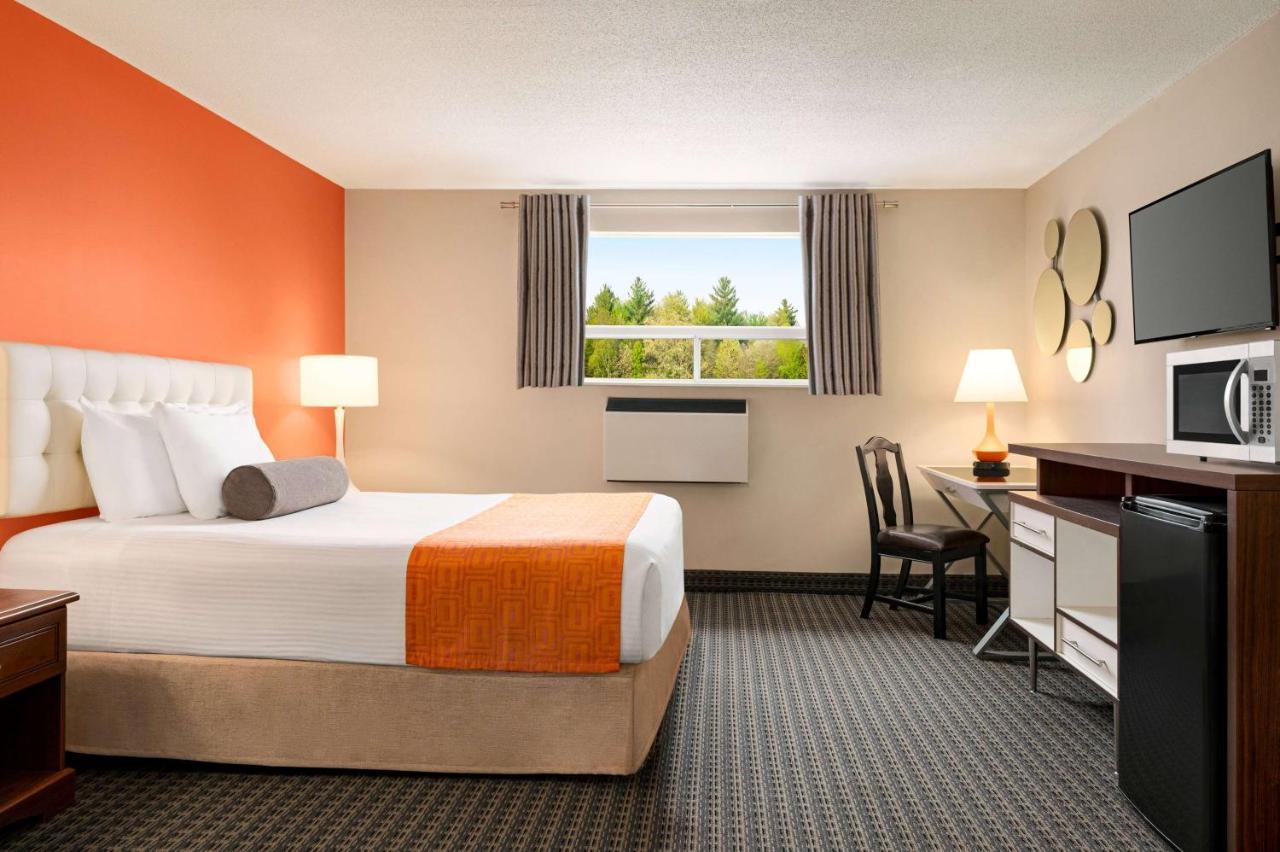 Howard Johnson By Wyndham Gravenhurst Esterno foto