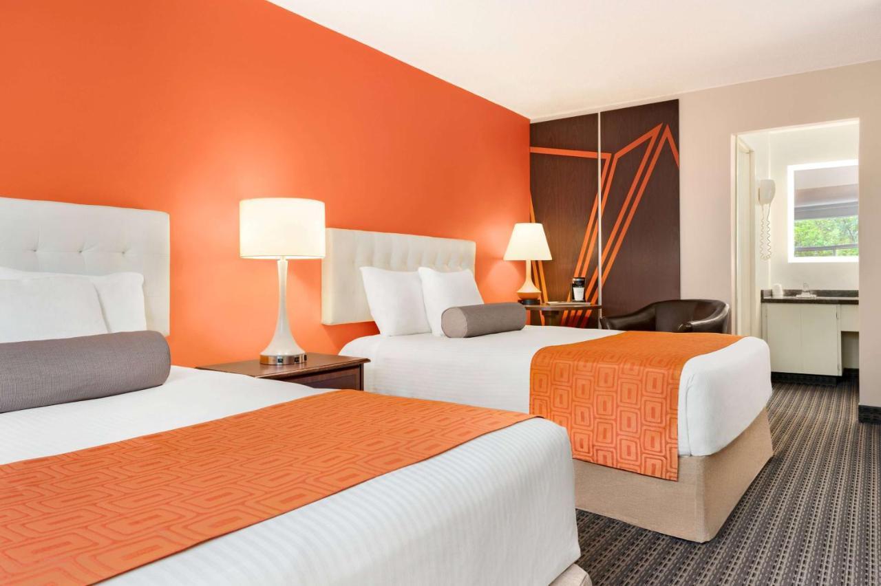 Howard Johnson By Wyndham Gravenhurst Esterno foto