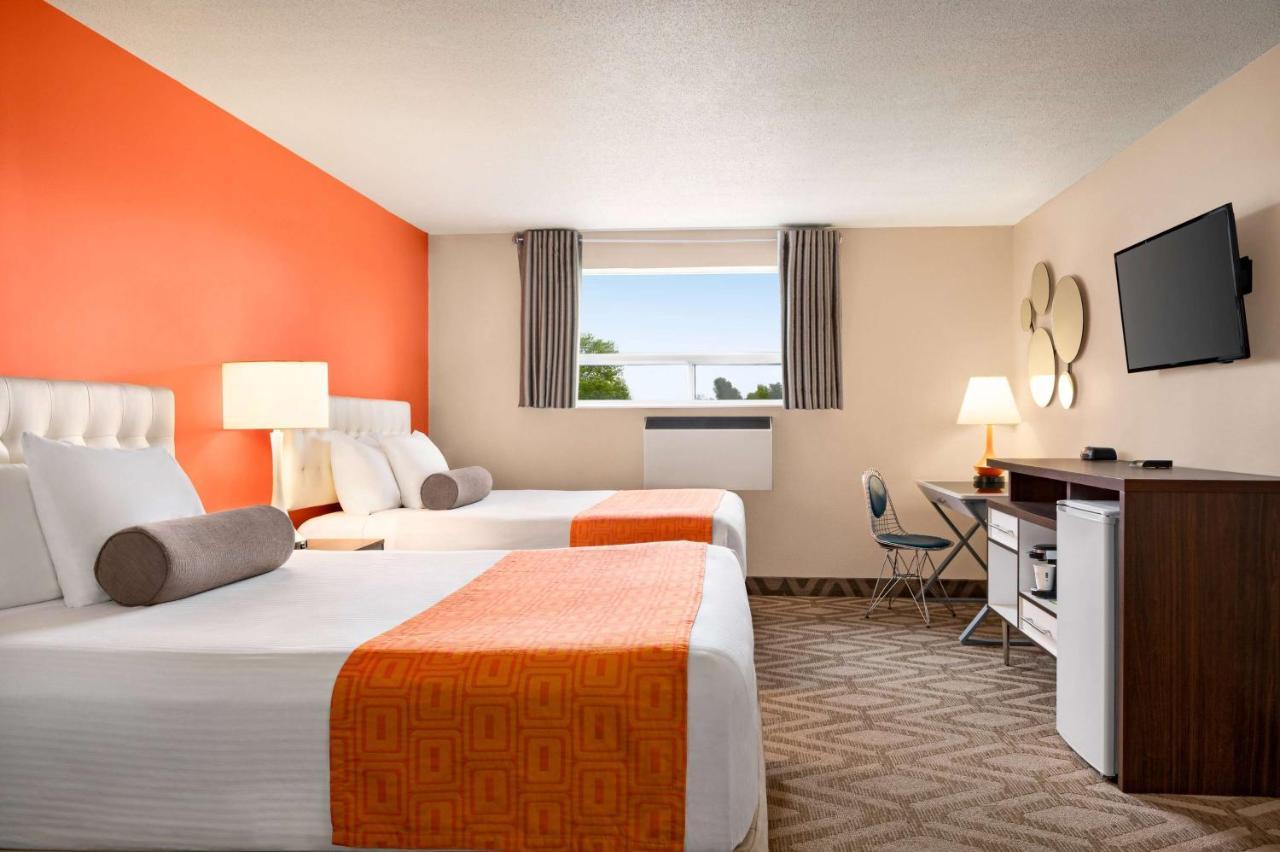 Howard Johnson By Wyndham Gravenhurst Esterno foto