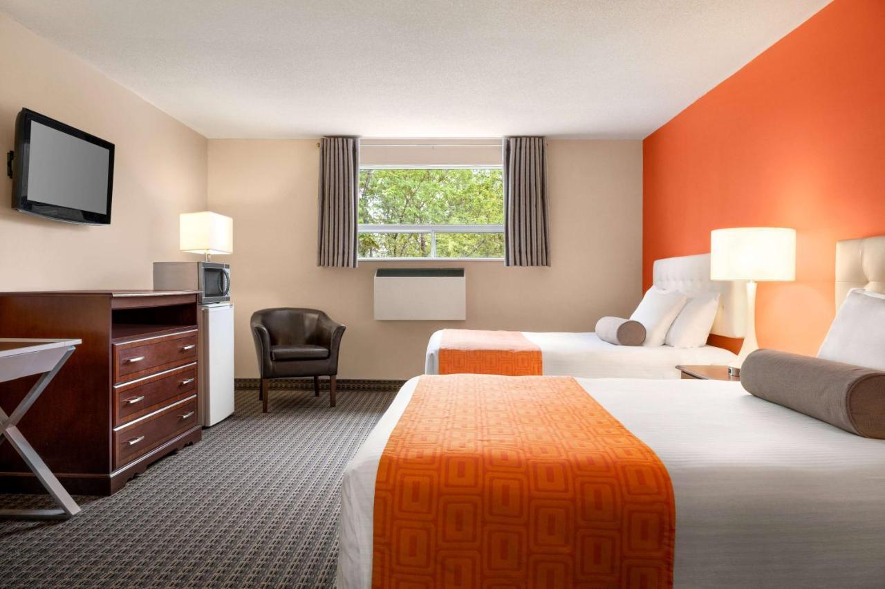Howard Johnson By Wyndham Gravenhurst Esterno foto