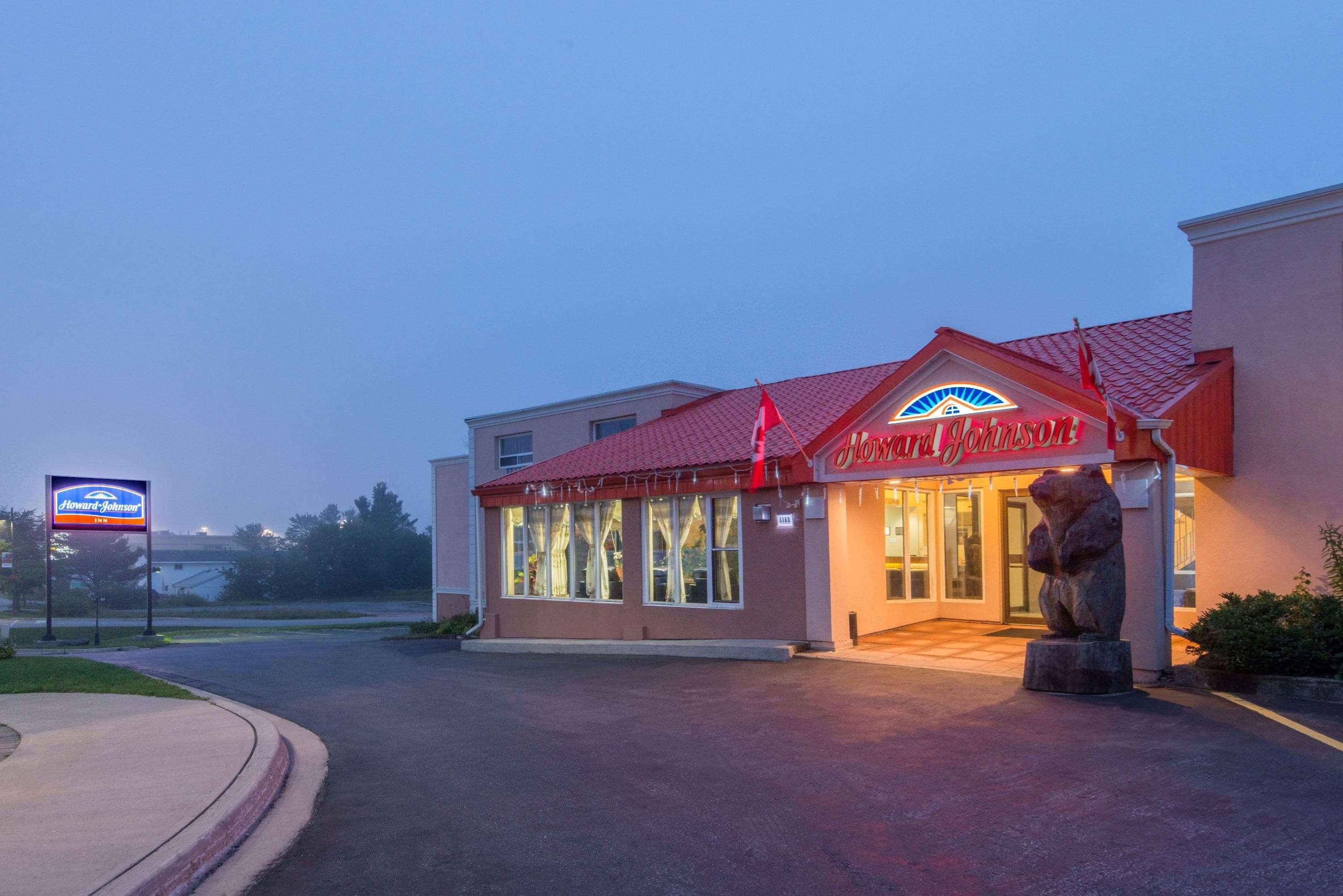Howard Johnson By Wyndham Gravenhurst Esterno foto