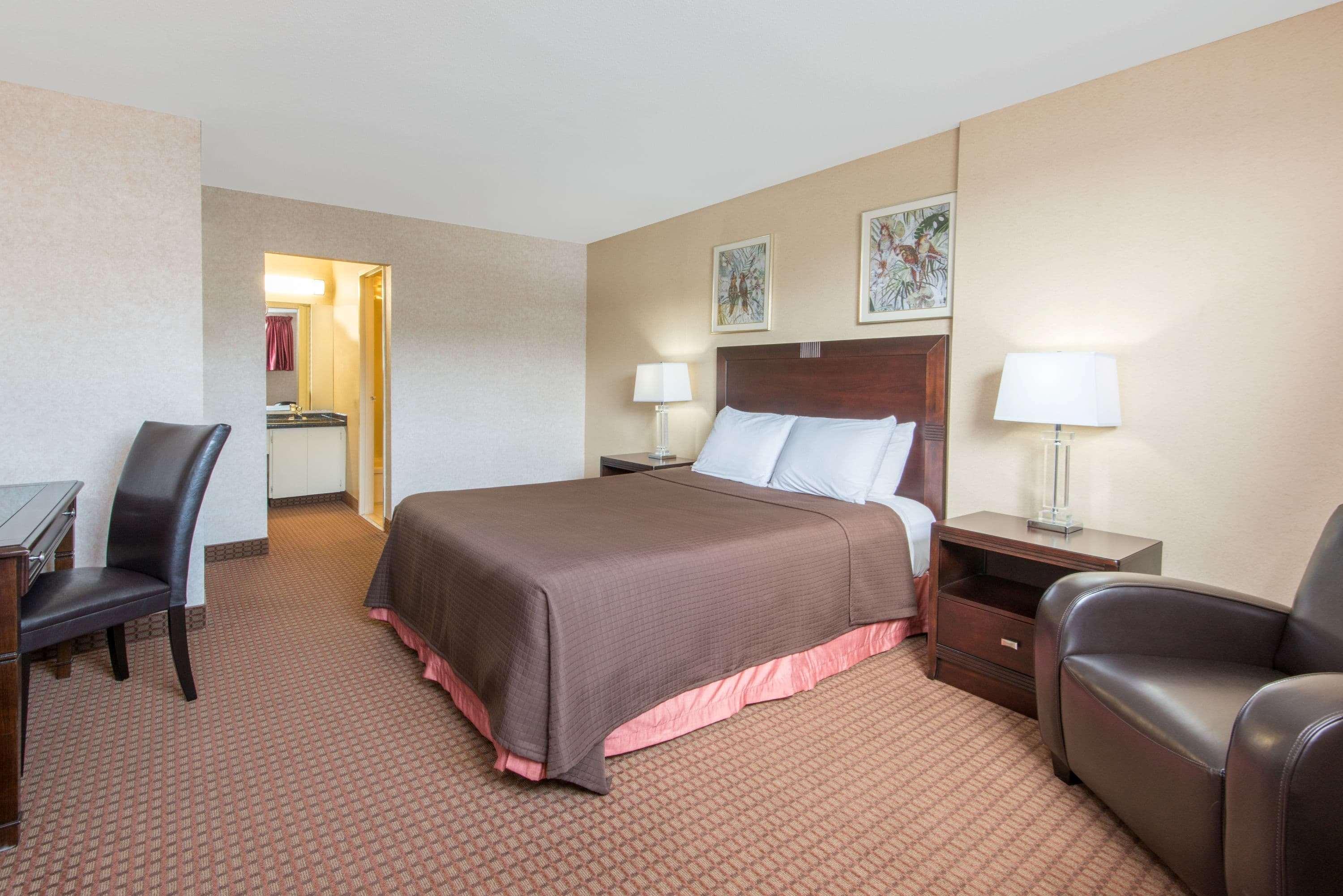 Howard Johnson By Wyndham Gravenhurst Esterno foto