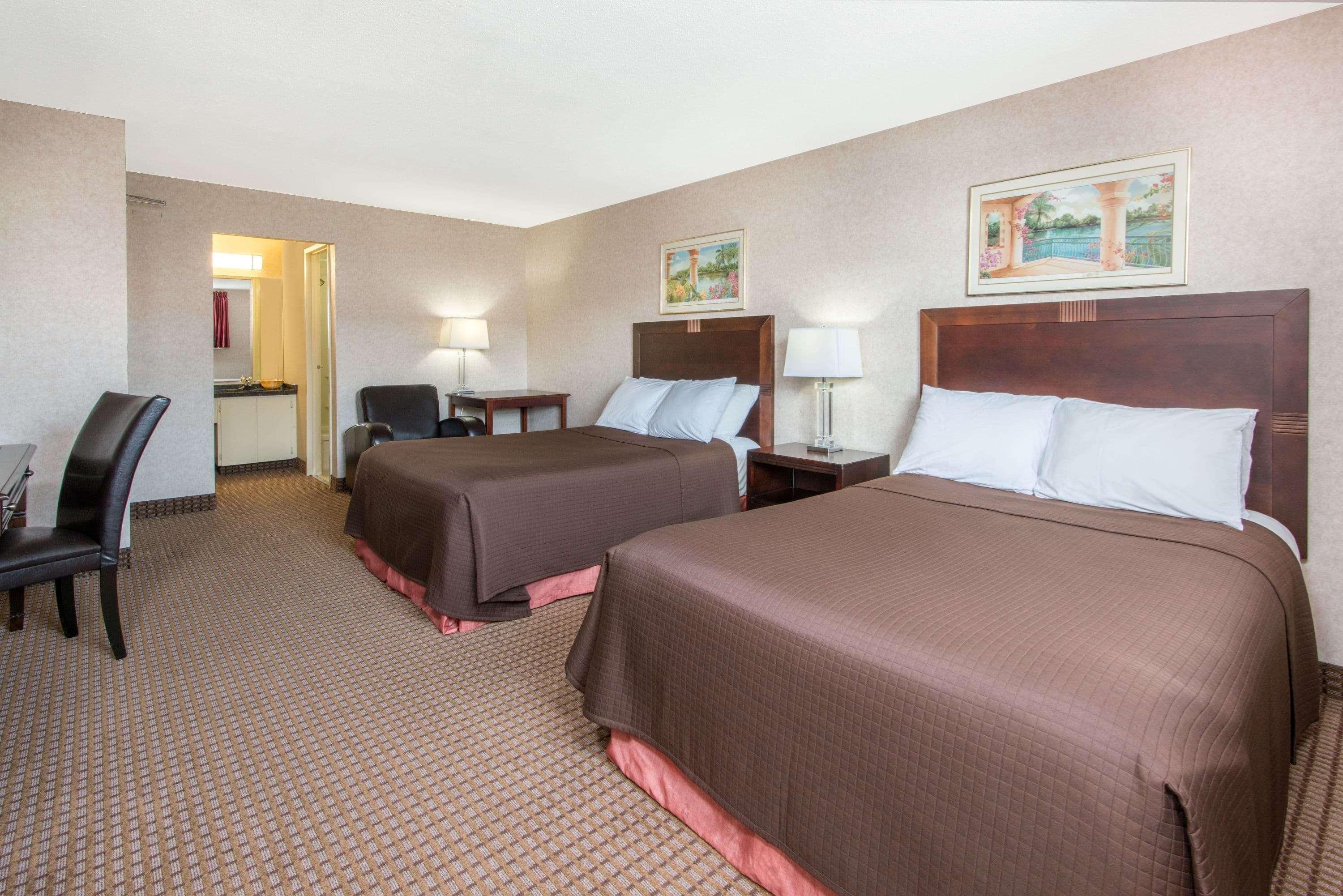 Howard Johnson By Wyndham Gravenhurst Esterno foto