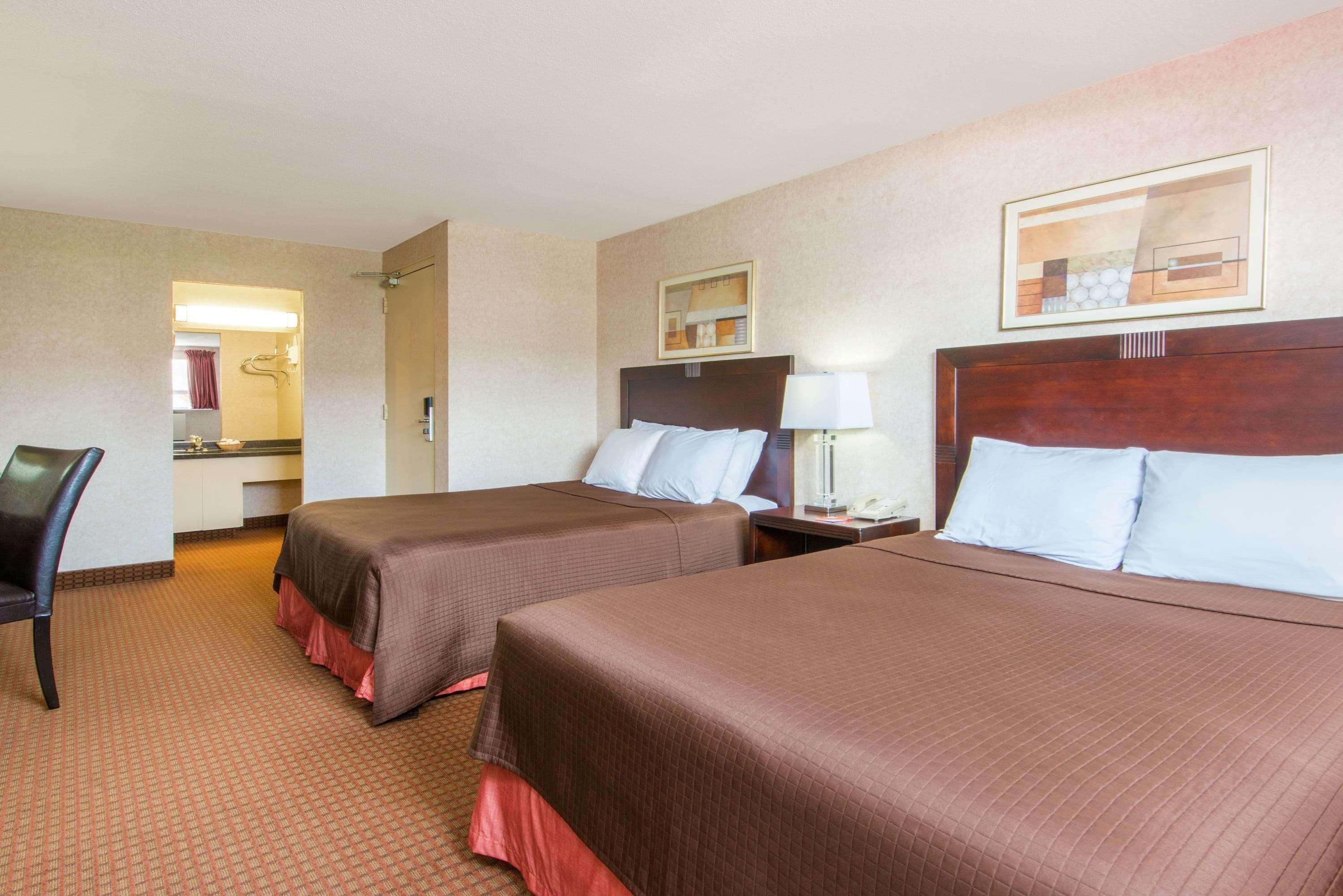 Howard Johnson By Wyndham Gravenhurst Esterno foto